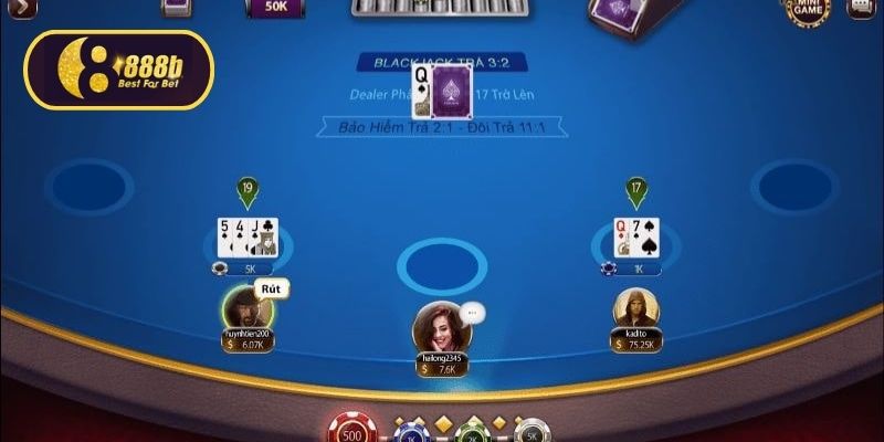 Dealer chia bài theo chiều kim đồng hồ