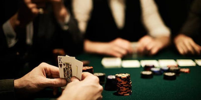 Lý do cần đọc bài đối thủ khi chơi Phỏm